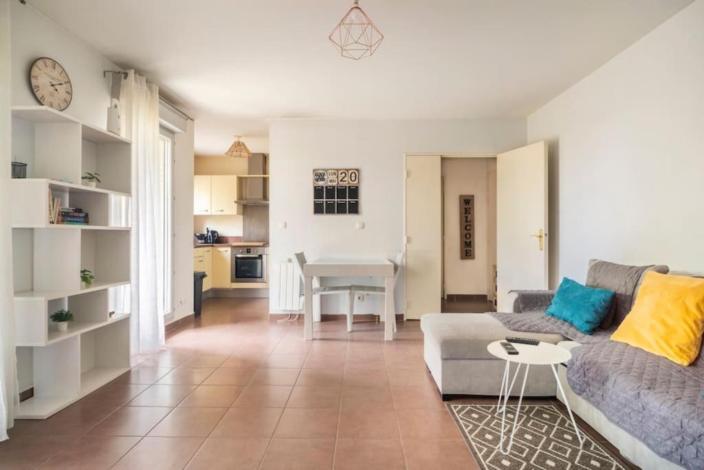 Appartement Avec Jardin Et Terrasse Pres De Paris Mantes-la-Jolie Exterior photo
